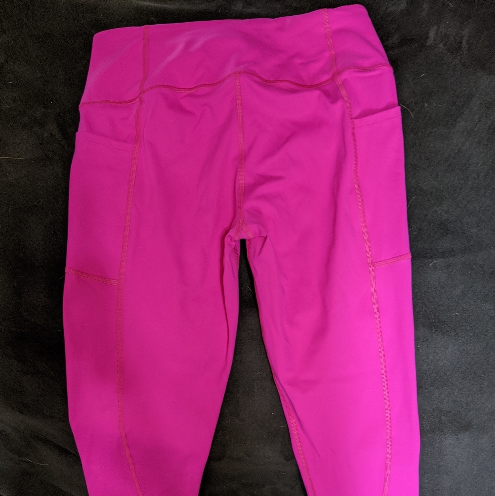(SOLD) Victoria's Secret Knockout Crop Size M - Picture 3 of 7